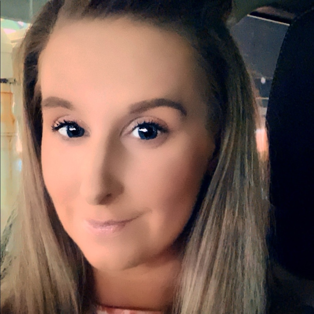 Meet your Posher, Nicole